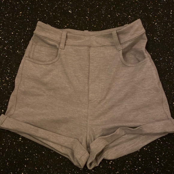 Lululemon short shorts - Picture 1 of 3
